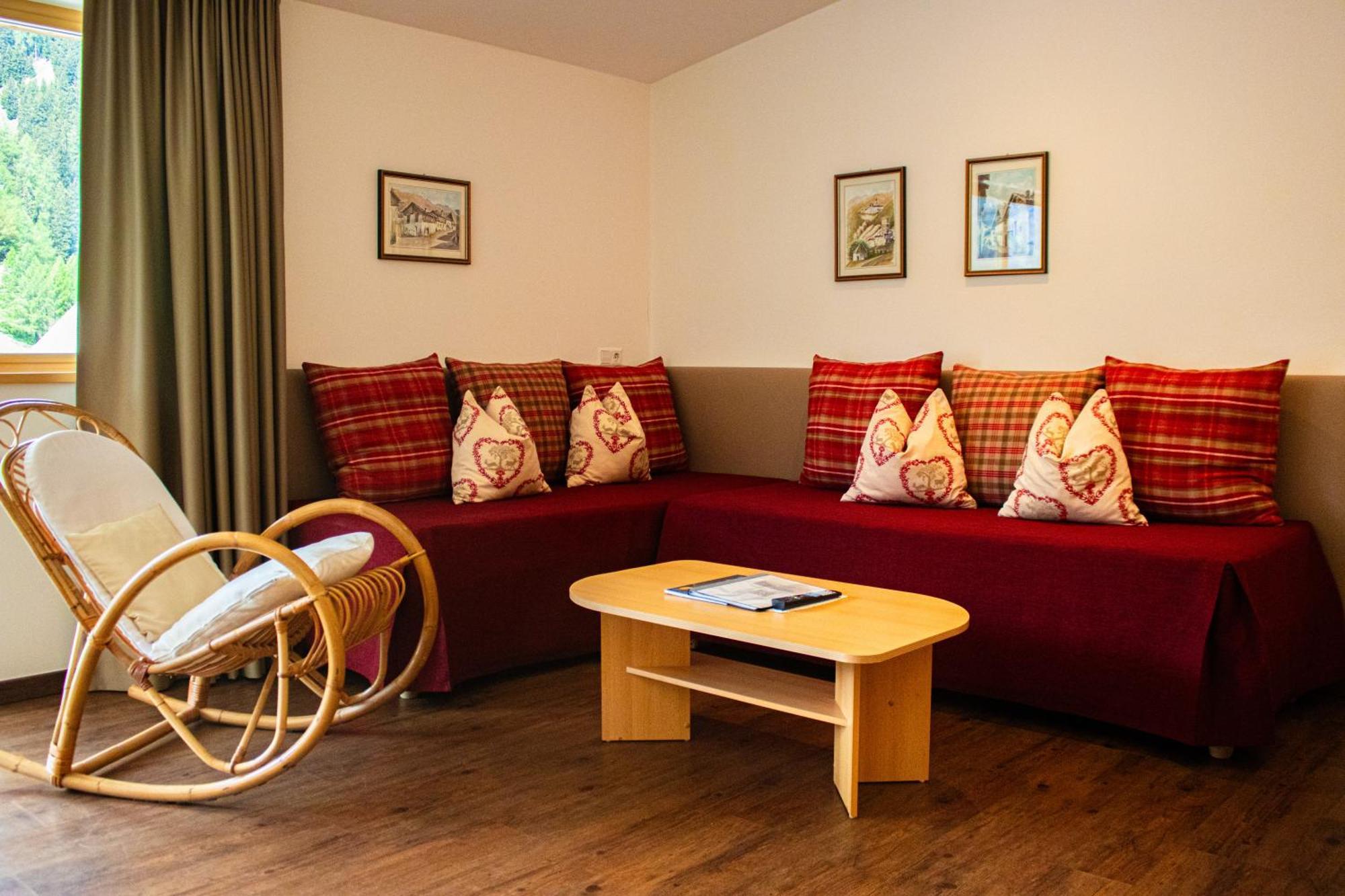 Garni Apparthotel St Valentin San Valentino alla Muta Luaran gambar